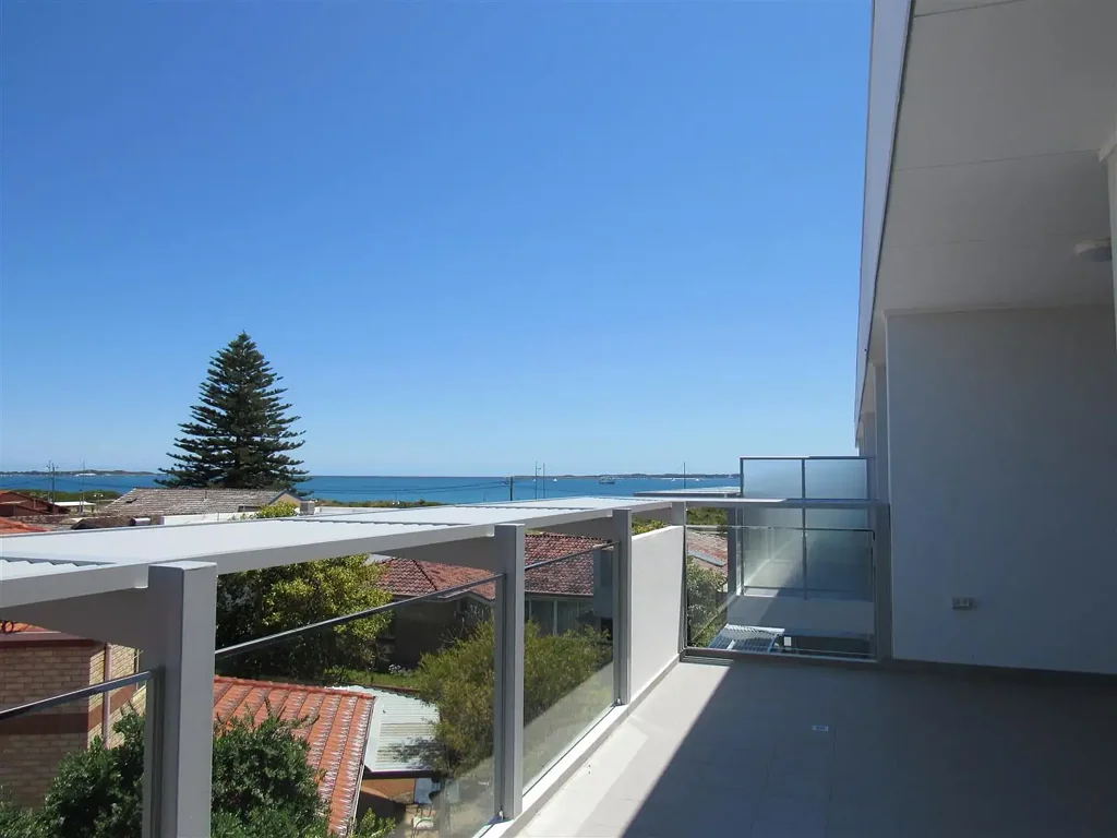 Modern apartment with Oceanfront Views