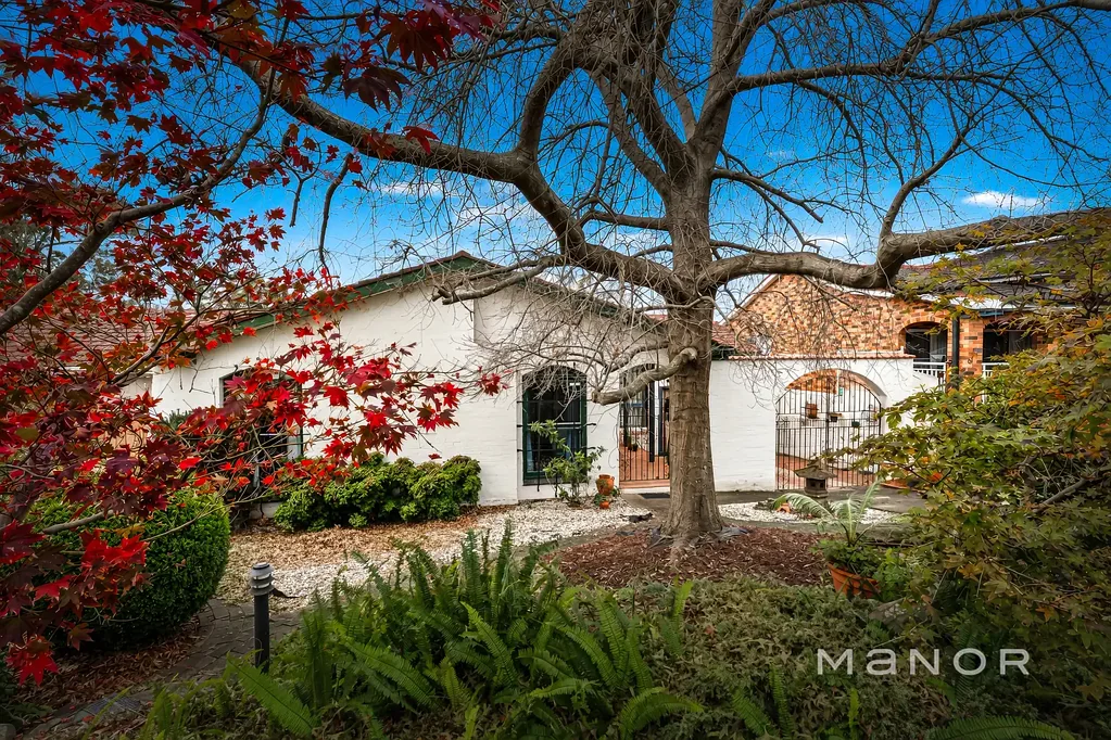 Baulkham Hills 4Zimmer Duplex Site (STCA) or Perfect Home to Renovate