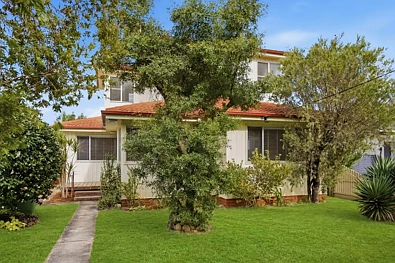 Woy Woy 3chambre Large 3-4 Bedroom Family Home with Rear Lane Access