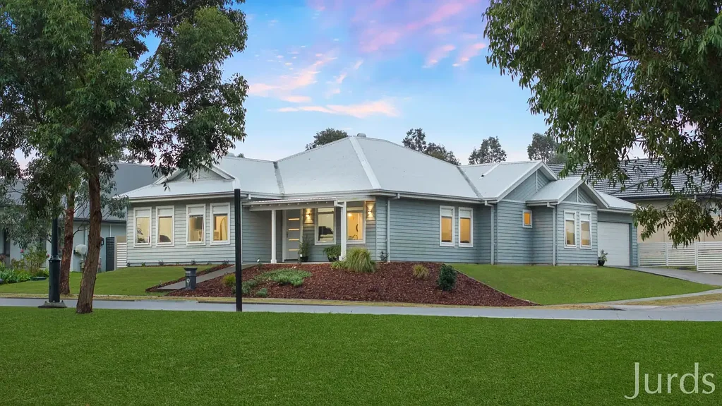 North Rothbury 4房  Corner Block Living with a Peaceful Bush Outlook