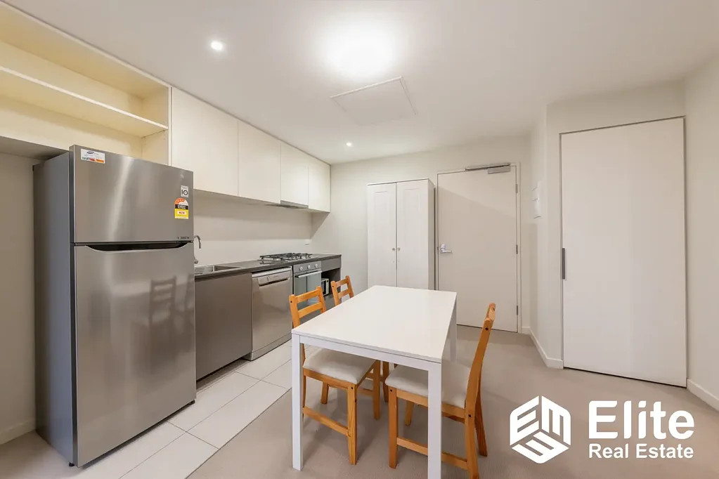 Fully Furnished 2BED 2BATH Apartment with Car Space for rent in the Heart of Melbourne CBD