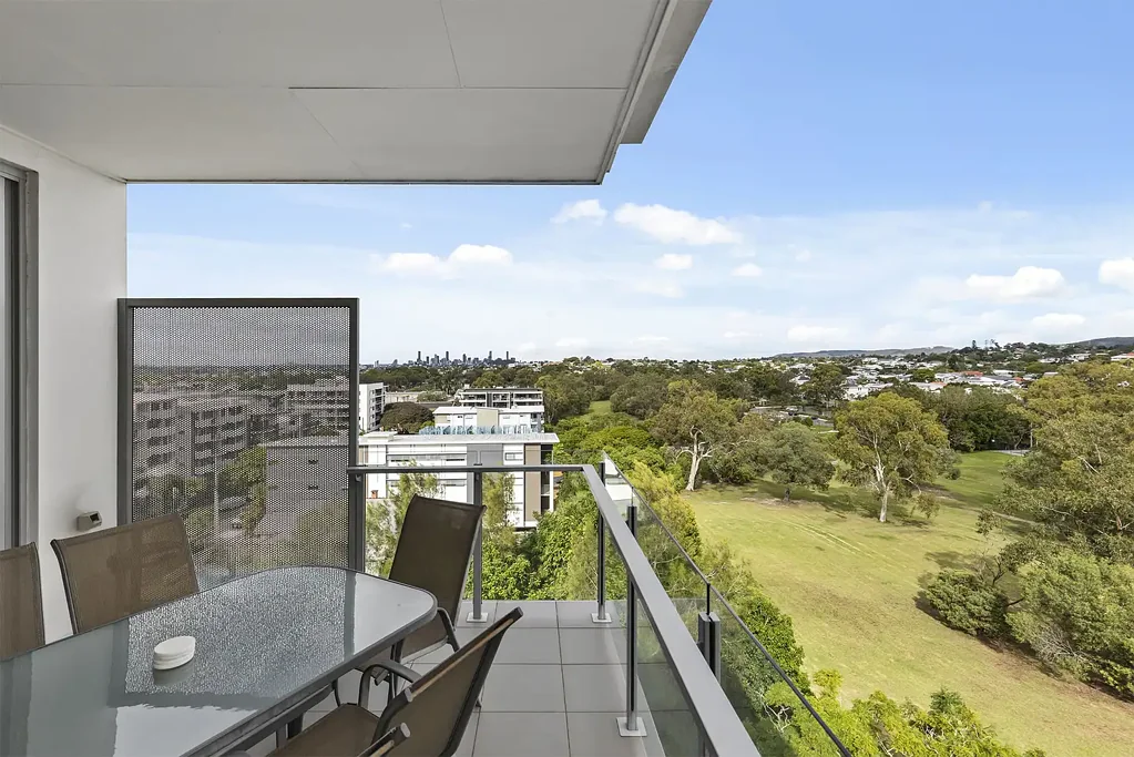 Kedron 2房 精装修两卧套房 便捷CBD生活 城市公园景致 安全地下车位 Two-Bed Apartment with City and Park Views in Kedron!