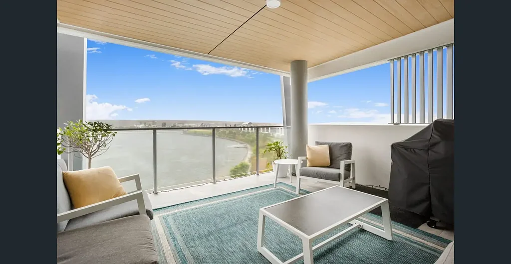 Birtinya 4ห้องนอน Waterfront Luxury With Uninterrupted Lake Kawana Views