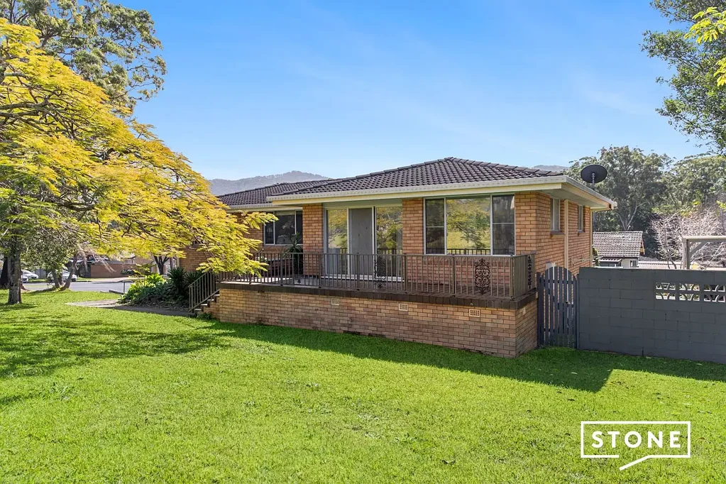 Coffs Harbour 3 Slaapkamer Move-In Ready with Views & Potential to Add Value