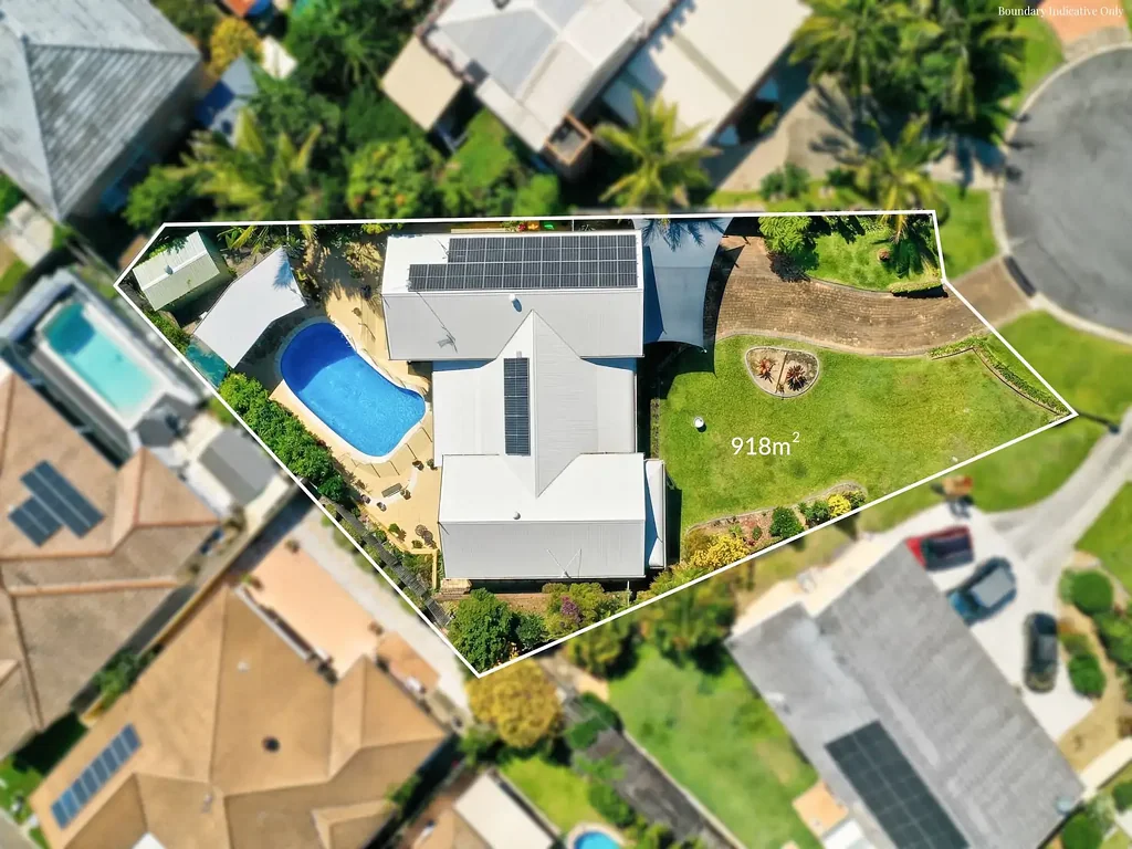 Benowa 3房  French Provincial Elegance with Skyline Views in the Heart of Benowa