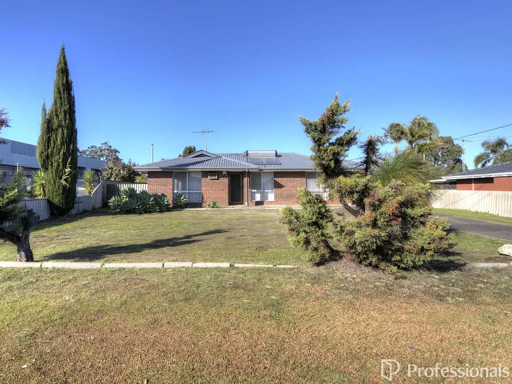 379 Holmes Road, Forrestfield, WA 6058