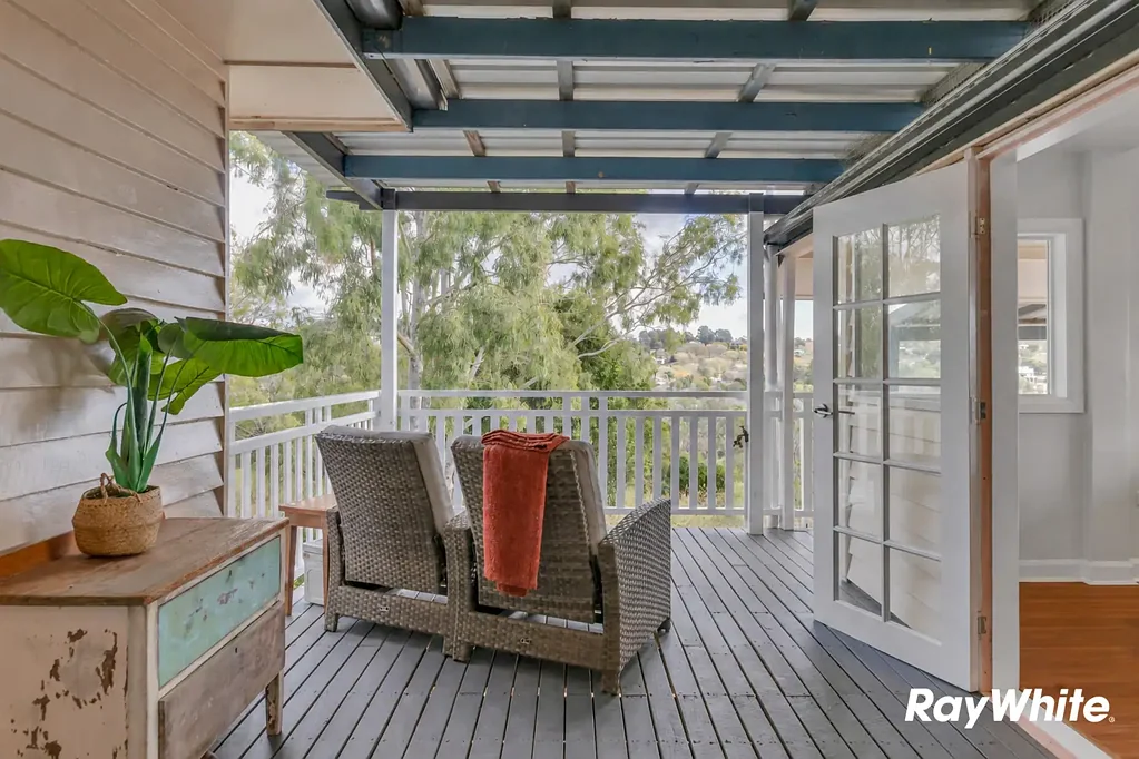 Lowood 3房 全新翻修的乡村静居，具备双重居住潜力 Fully Renovated Country Sanctuary with Dual Occupancy Potential