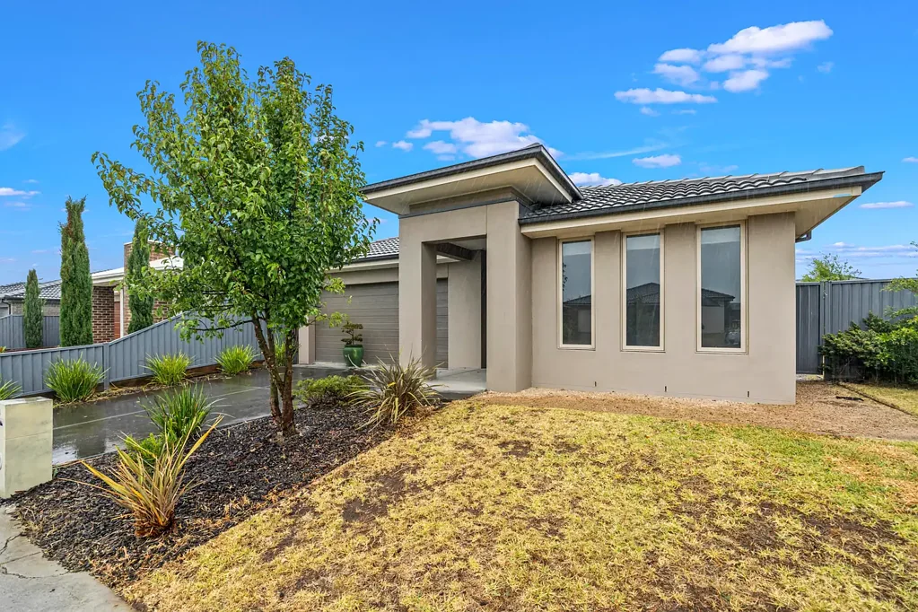 Neat low maintenance living in the heart of Ballymanus!