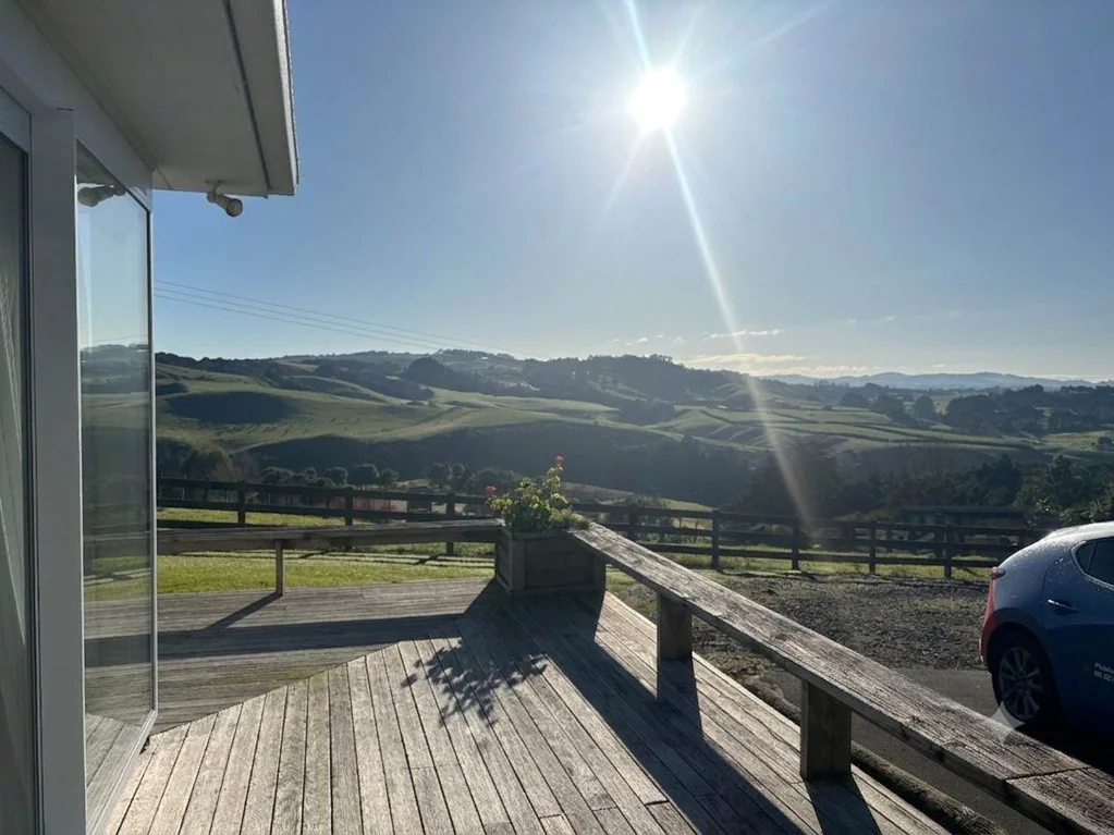 Breathtaking Views on Settlement Road!