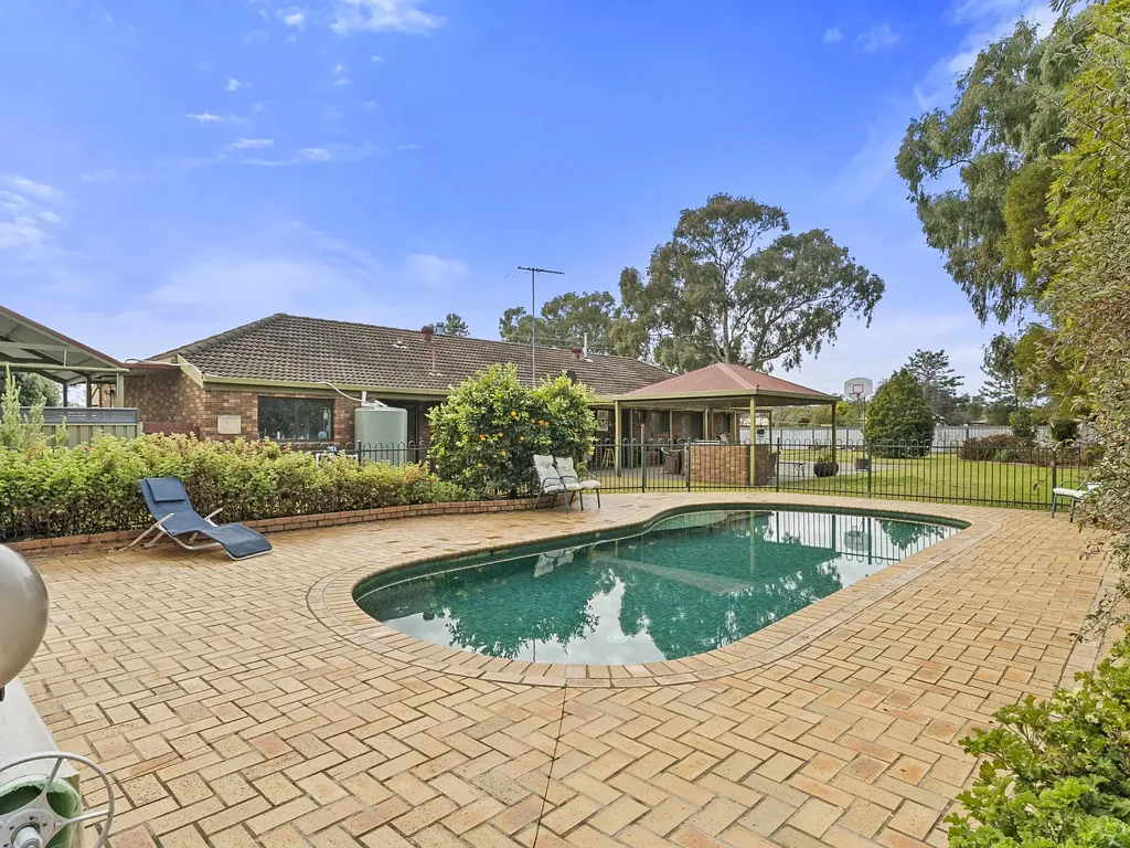 Corowa 4房  Four bedroom family living on a spacious allotment