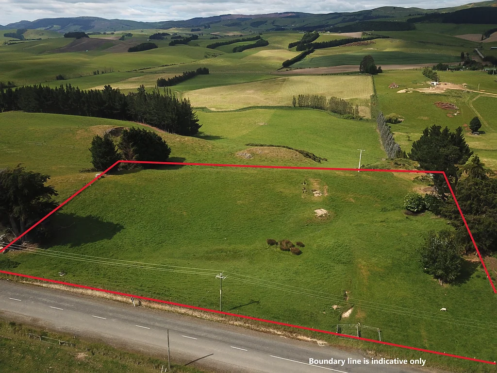 Balclutha  Location and rural views await!