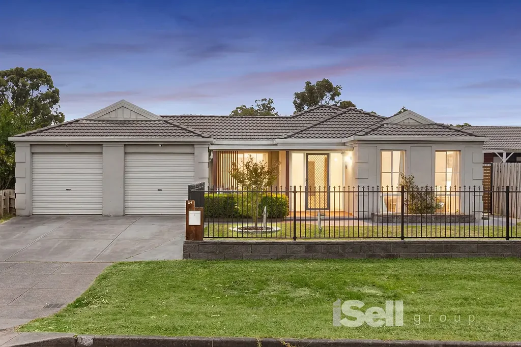 24 Darcy Niland Crescent, Lynbrook, VIC 3975