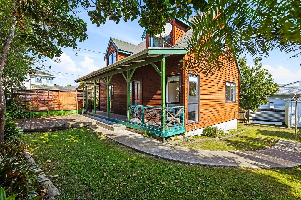 24 Karamu Street, Te Atatu Peninsula, Waitakere City, Auckland