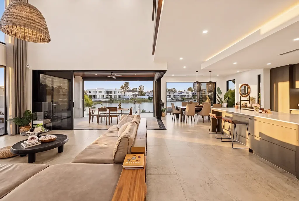 Helensvale 5房  A Private Waterfront Haven Designed for Family Living & Entertaining