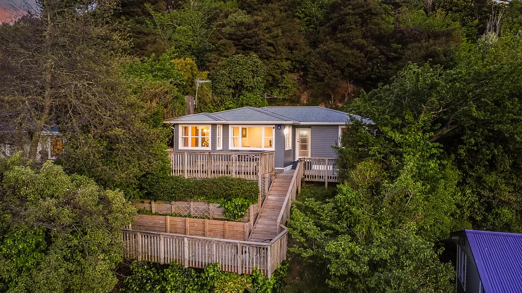 16 Manor Drive, Stokes Valley, Lower Hutt, Wellington