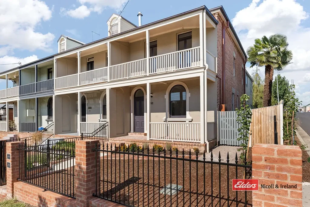 Bathurst 5બેડરૂમ REDUCED - FIRM OWNER INSTRUCTIONS - SELL...SELL...SELL!!
GRAND VICTORIAN TERRACE HOUSE + CONTEMPORARY GARDEN COTTAGE