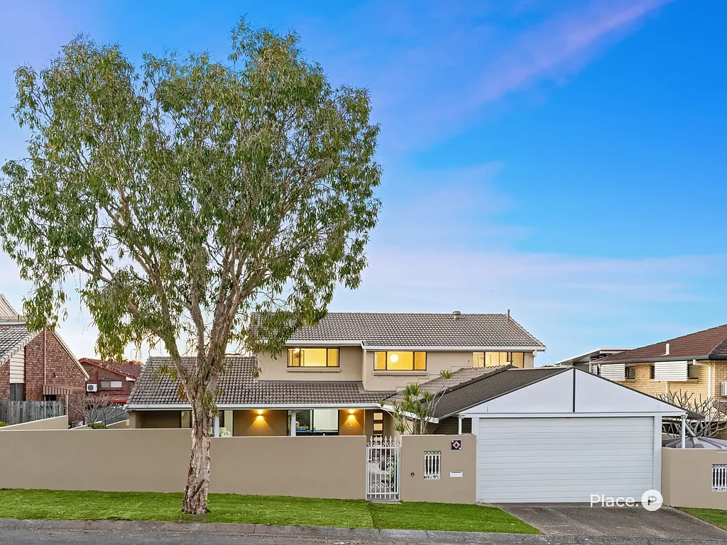 Sunnybank Hills 4 Bedroom Refined Private Retreat with Expansive, Flexible Living