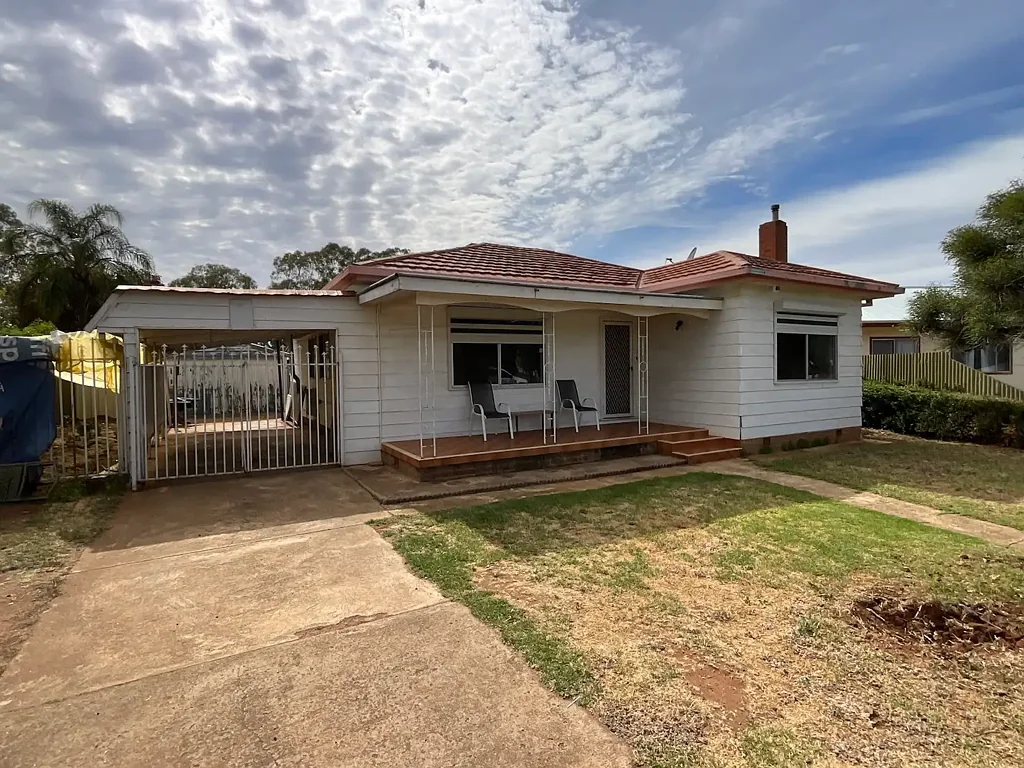 20 Lawson Crescent, Griffith, NSW 2680