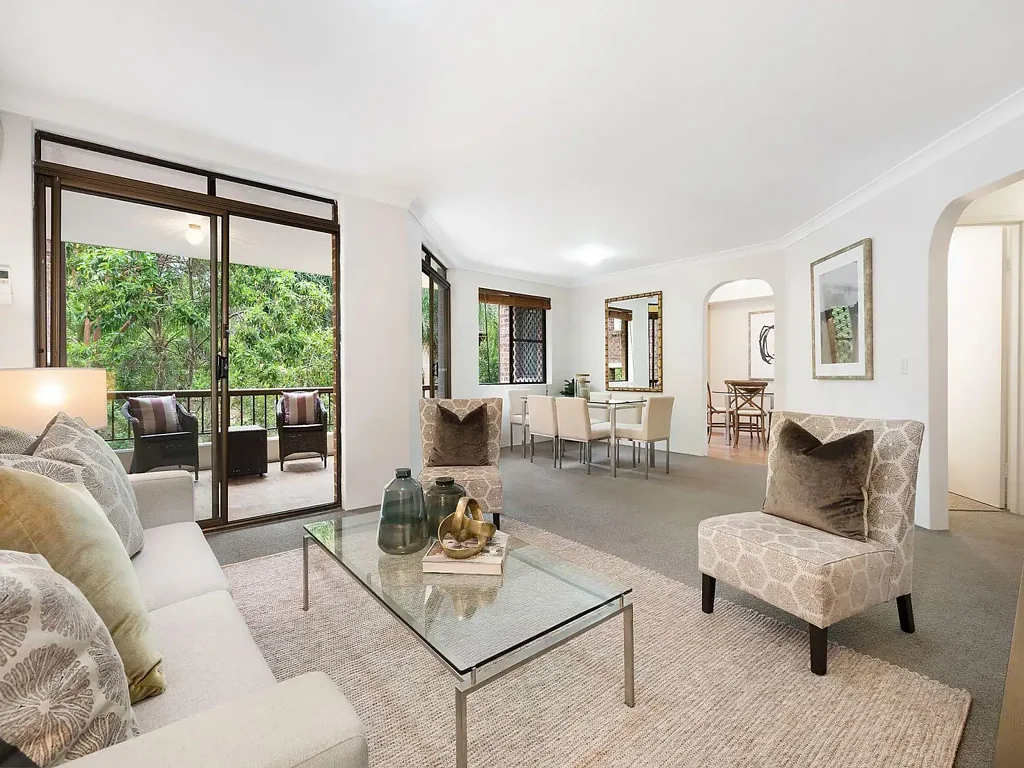 Immaculate apartment in convenient location