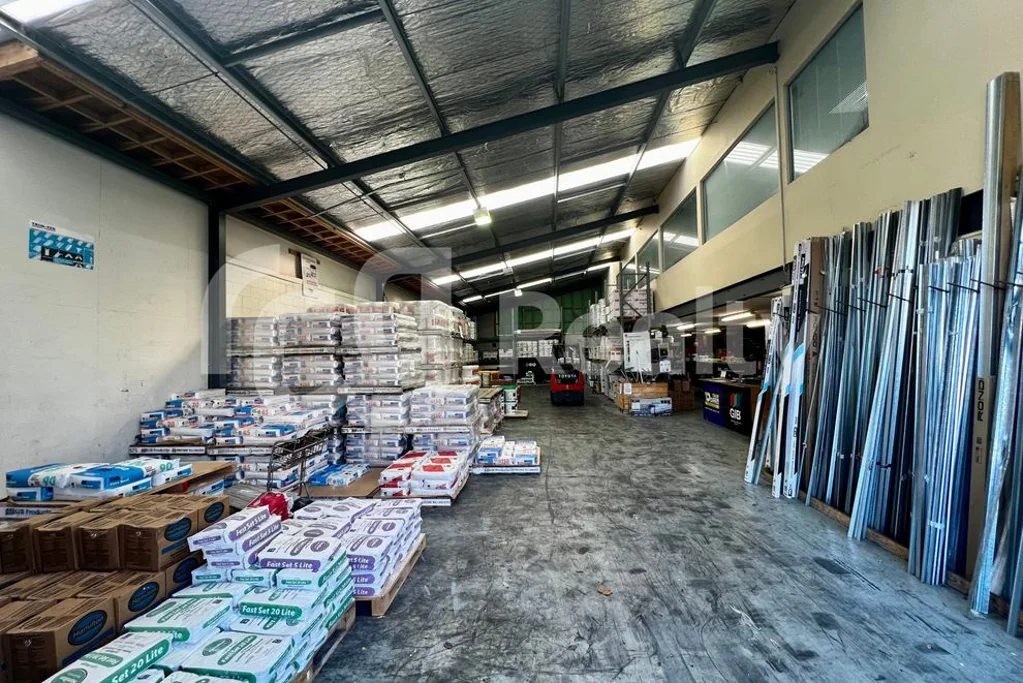Penrose Ready, Set, Go | 466sqm | Roadfront Rocksolid
