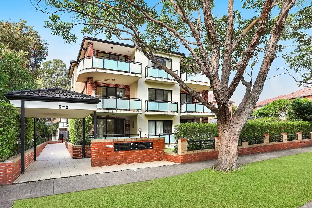 Stylish and partly furnished three bedroom family apartment
