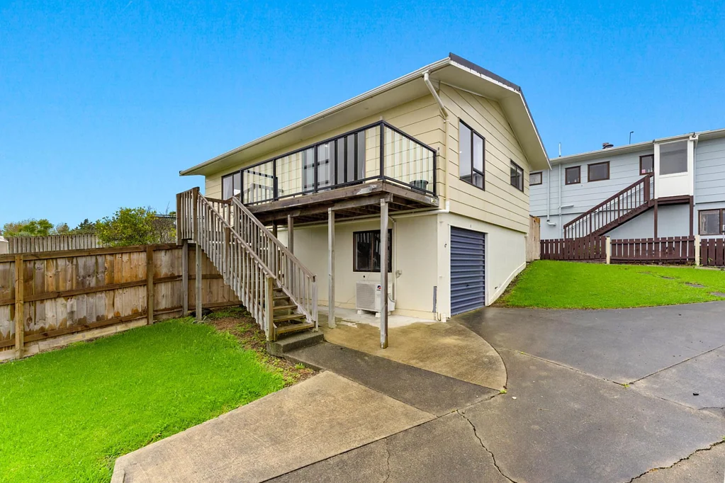 Kaiwaka 2 Bedroom Tidy two bedroom with views
