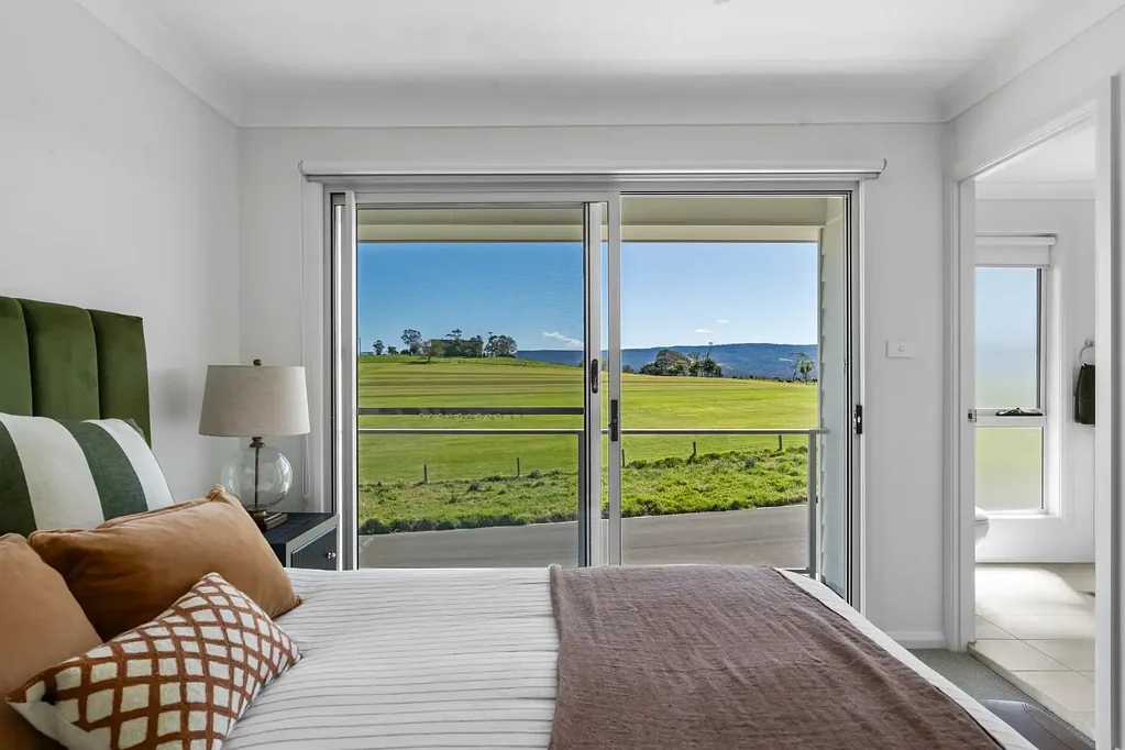 Milton 4 Slaapkamer Elevated Village Living with Escarpment Views