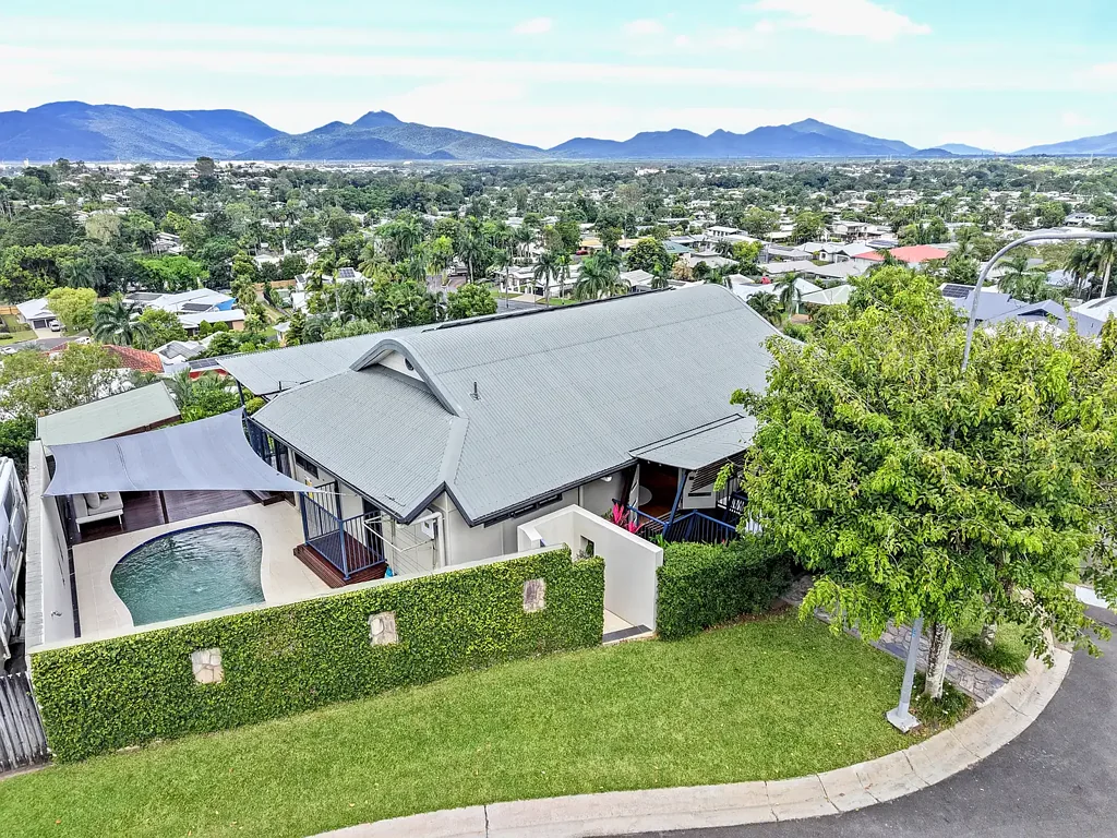 Mooroobool 4房  Contemporary Luxury with Breathtaking City, Mountain & Ocean Views