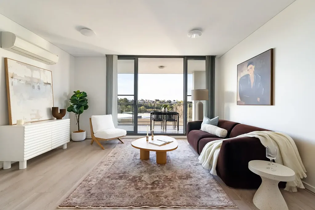 Turrella 2房 宽敞两居 朝北采光 翻新内饰 厨房早餐吧 宽阳台近站 park Sunny two-bedroom apartment with outdoor flow