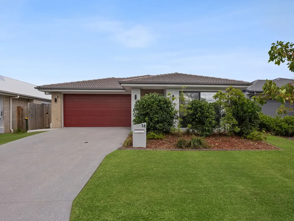 Ripley 4 Bedroom 2023 Burbank Build | Solar | Multiple Living Areas