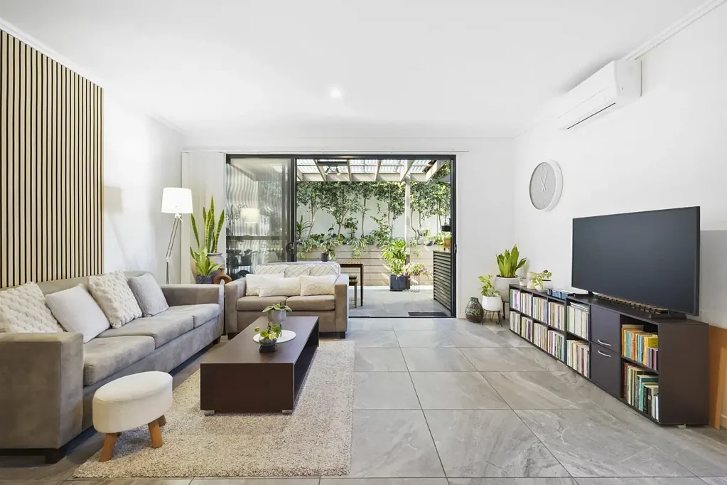 Robina 2房  Spacious End Townhouse with No Body Corporate!
