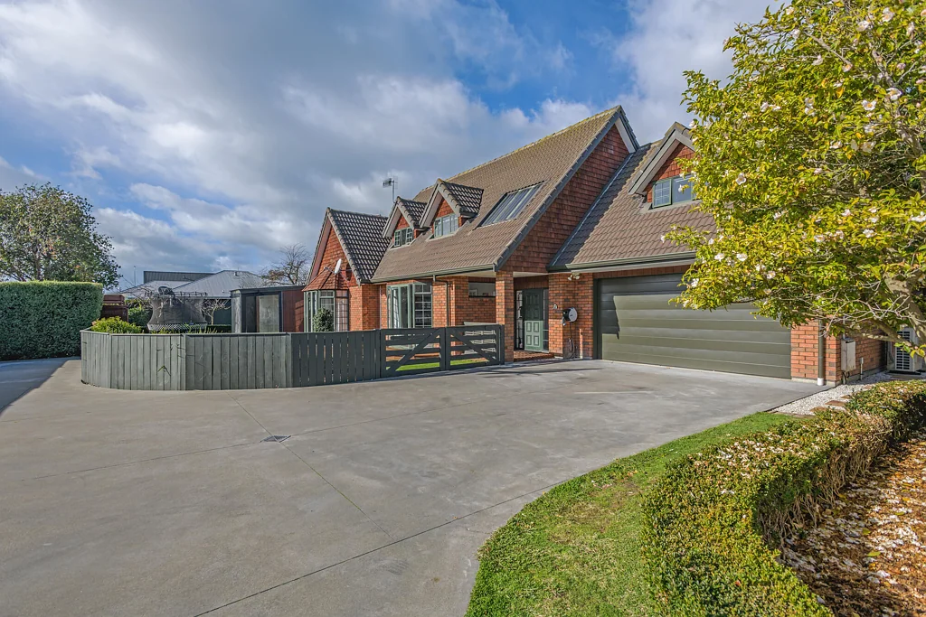 Palmerston North Central 3Moenga Walk to Boys’ High - urgent sale