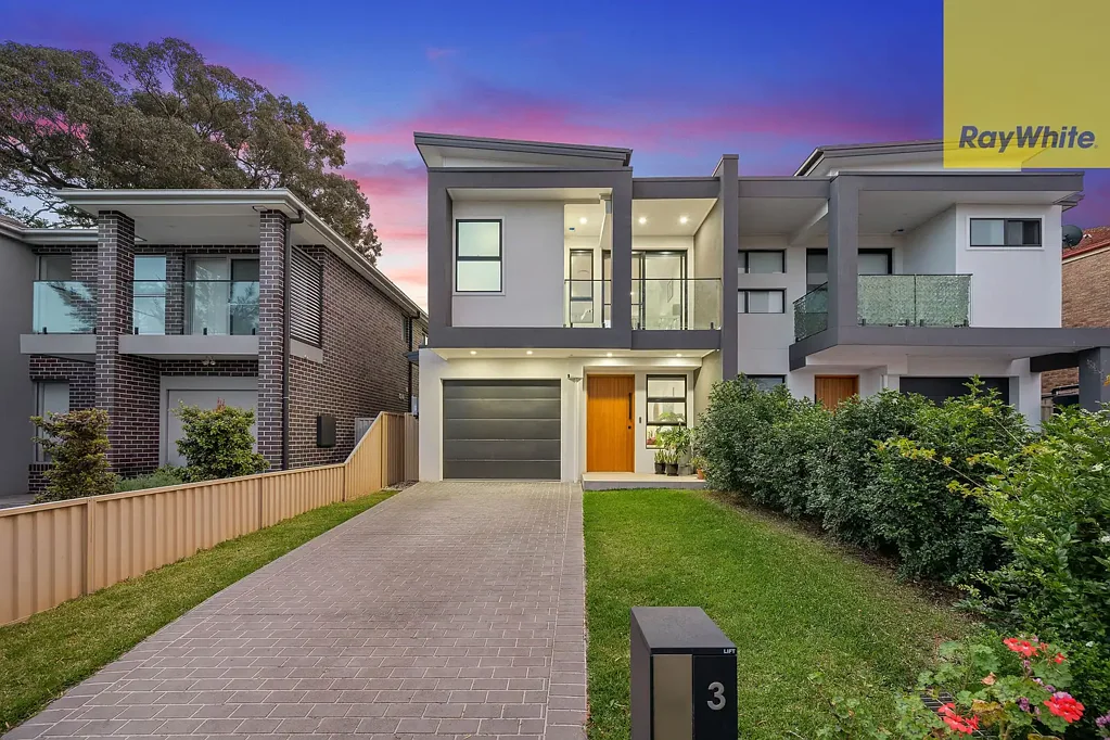 Revesby 5Kwarto Stylish Five Bedroom Duplex with Exceptional Entertaining