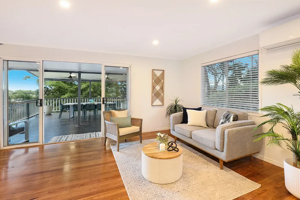 Woombye 5Phòng ngủ Much Loved Family Home with Space, Views & Unbeatable Location