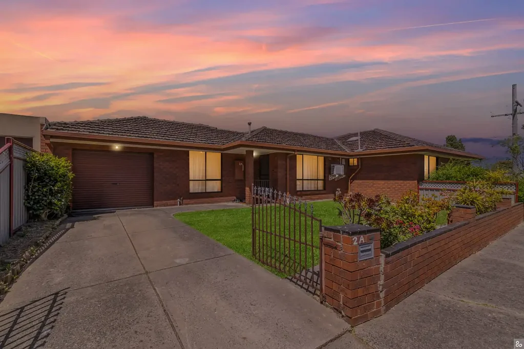 Lalor 2 Bedroom Contemporary Comfort With Courtyard Appeal