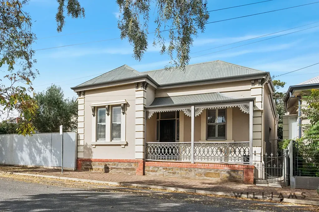 Stepney 3 Slaapkamer "THE STEPNEY SURPRISE" - C.1890 VILLA PAIRING PRETTY CHARACTER FRONTAGE WITH A SHARP ARCHITECTURAL REAR EXTENSION ON A CLEVER 290SQM (APPROX.) PARCEL