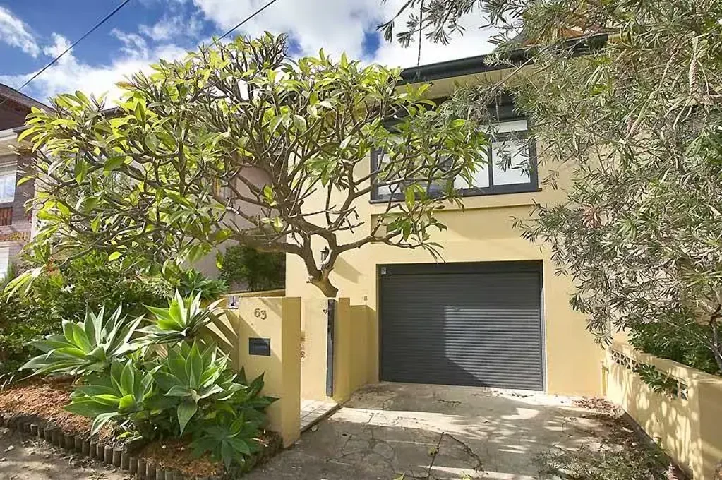 Charming 2 Bedroom Beach House In Premier Location