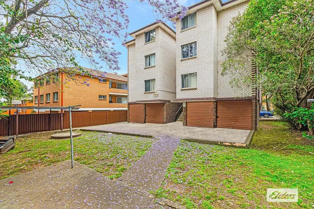 2-Bedroom Unit in Convenient Location