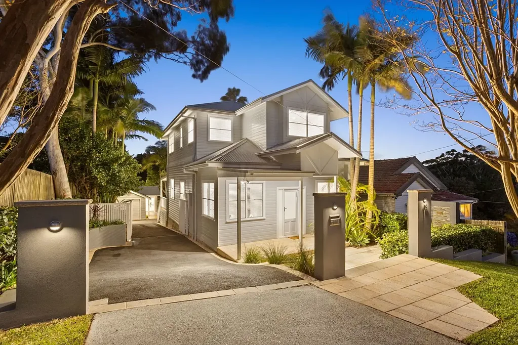 Hornsby 5Moenga Spacious family retreat with modern indoor-outdoor living