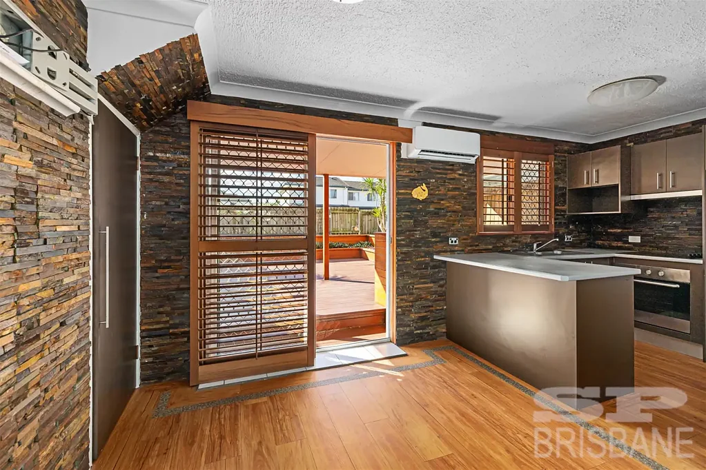 Convenient Living in a Prime Waterford West Location
