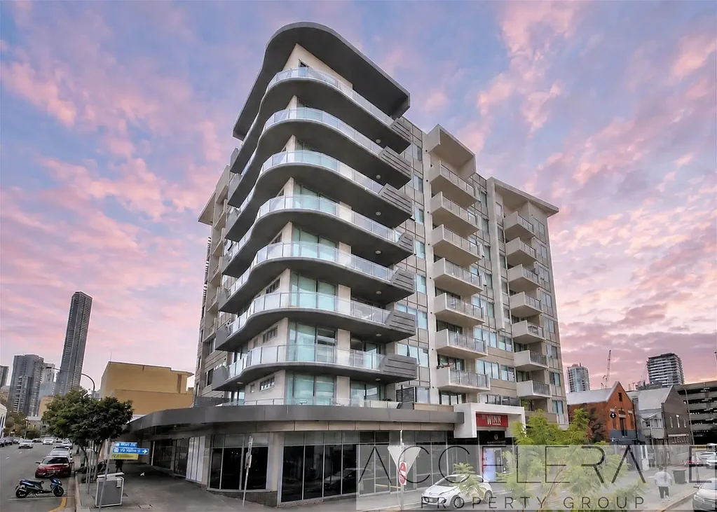 Fully Furnished Apartment with City Views in an Unbeatable Location!