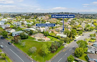 8 Devonshire Road, Unsworth Heights, North Shore City