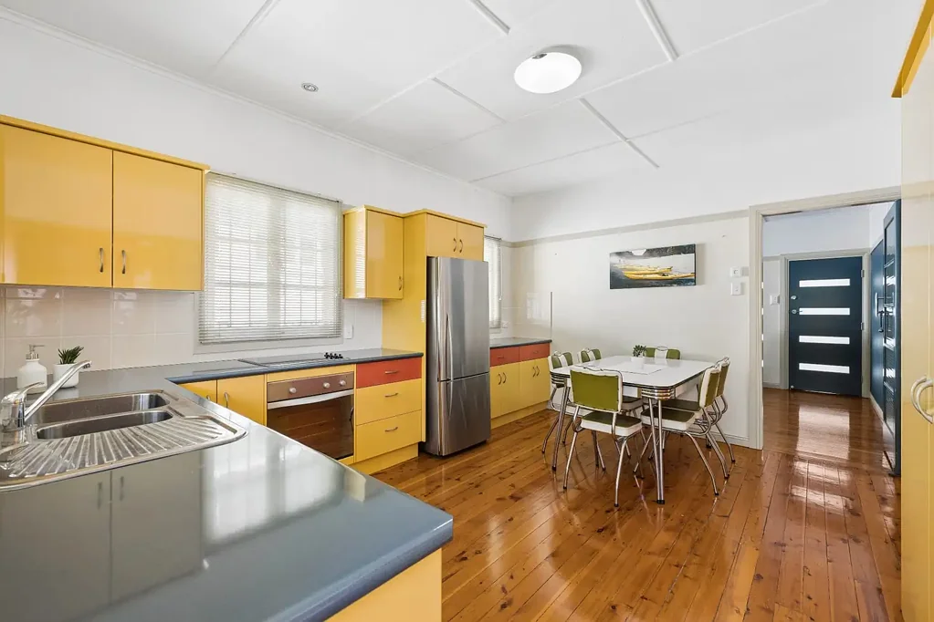 Ashgrove 2Zimmer A Rare Opportunity