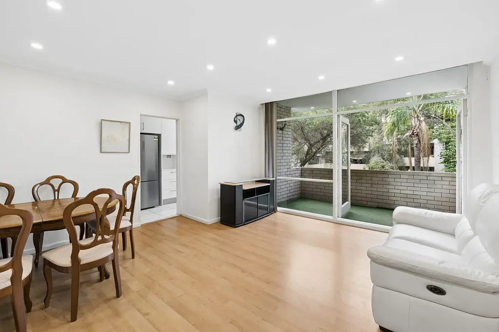 Bankstown 2ਬੈੱਡਰੂਮ Stylishly Renovated 1st-Floor Unit In Family Friendly Complex With A Pool