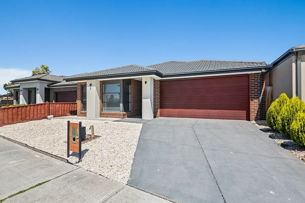 Modern Living In The Heart Of Officer