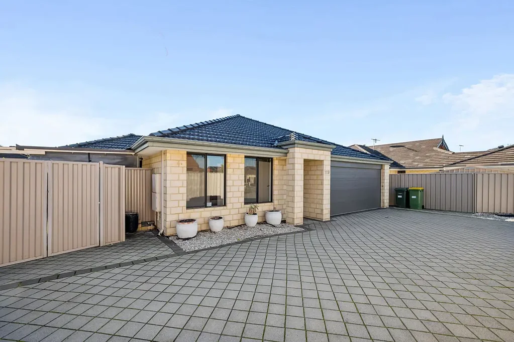 FRESH, MODERN & READY TO MOVE IN!