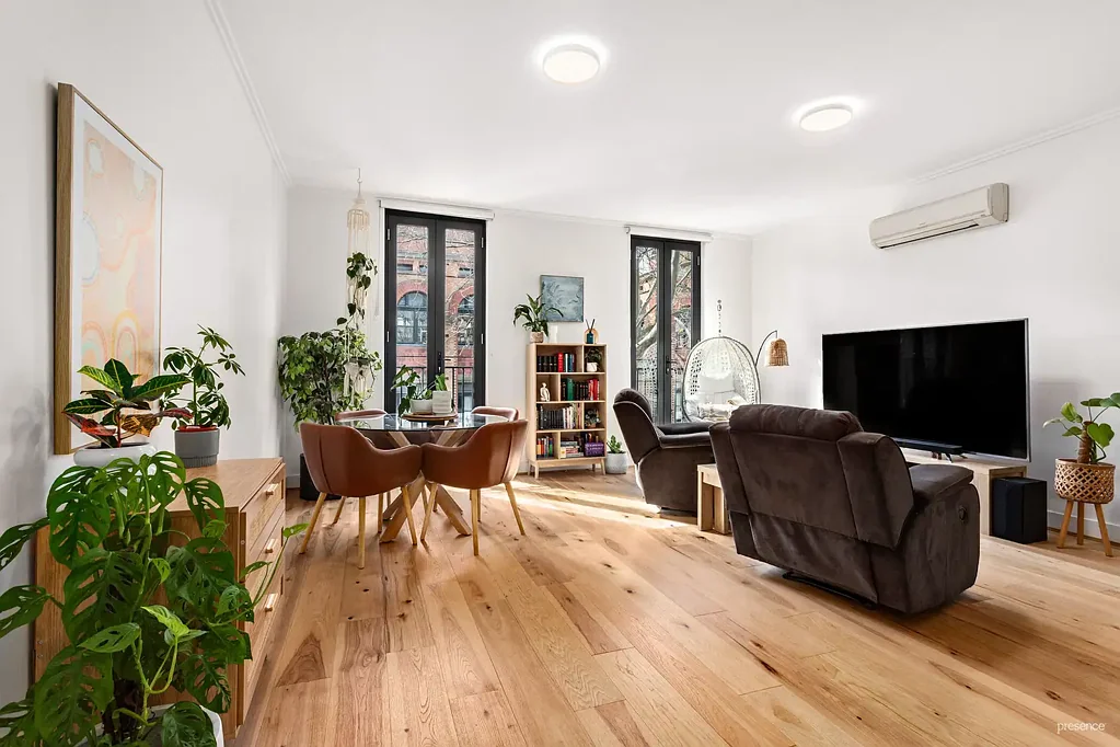 Newcastle West 2房  Secure, spacious and stylish plus parking in the city’s heart
