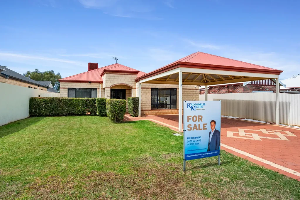 West Lamington 4ਬੈੱਡਰੂਮ Modern & Spacious, Brick 4-Bedroom Home; Located In An Unbeatable Pocket Of Town!