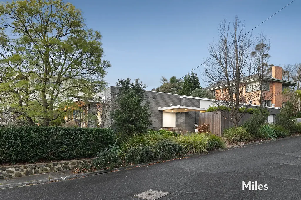 Eaglemont 3Phòng ngủ Light, Airy & Flexible On A Coveted Eaglemont Corner