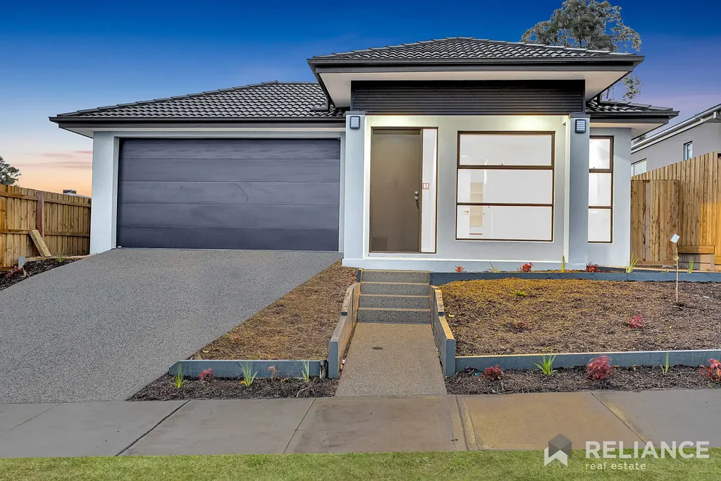 Sunbury 4 Bedroom Modern Family Perfection in the Heart of Rosenthal Estate!